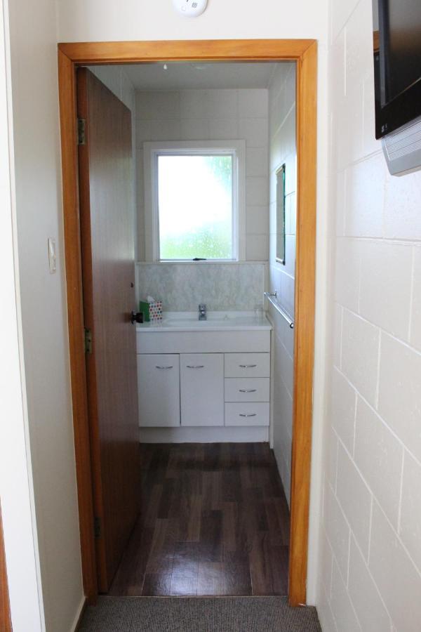 Flaxbourne Motels Ward Екстериор снимка